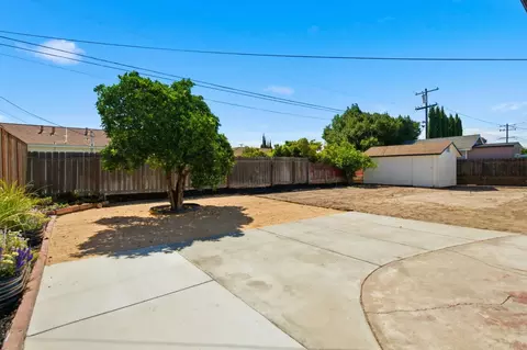 Exterior - 322 Mylnar Ave, Manteca, CA 95336 photo 5 of 7