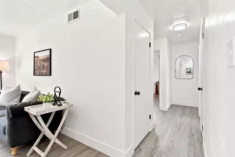 Entry Way - 322 Mylnar Ave, Manteca, CA 95336 photo 4 of 5