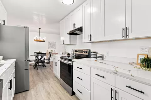 Kitchen - 322 Mylnar Ave, Manteca, CA 95336 photo 1 of 4