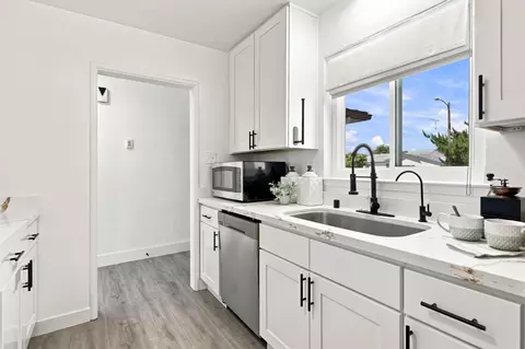 Kitchen - 322 Mylnar Ave, Manteca, CA 95336 photo 3 of 4