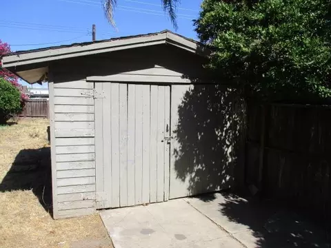Exterior - 524 S School St, Lodi, CA 95240 photo 6 of 8