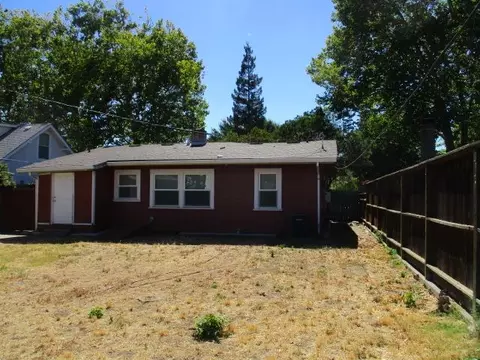 Exterior - 524 S School St, Lodi, CA 95240 photo 4 of 8