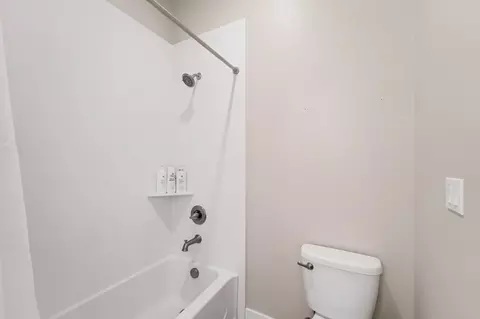 Bath - 2791 E Tuolumne Rd, Turlock, CA 95382 photo 2 of 9