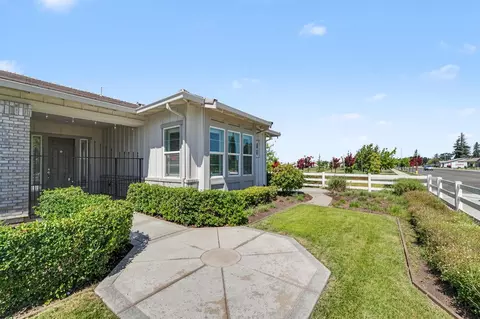 Exterior - 2791 E Tuolumne Rd, Turlock, CA 95382 photo 4 of 12