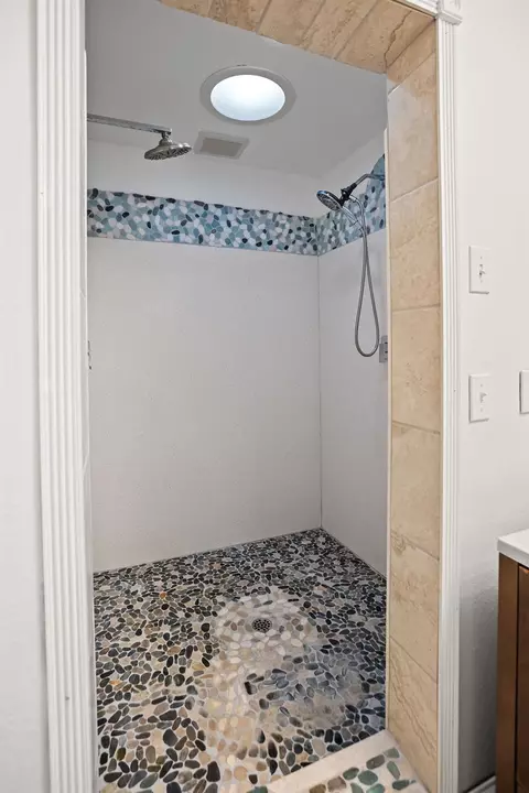Bath - 3861 High View Dr, Placerville, CA 95667 photo 3 of 5