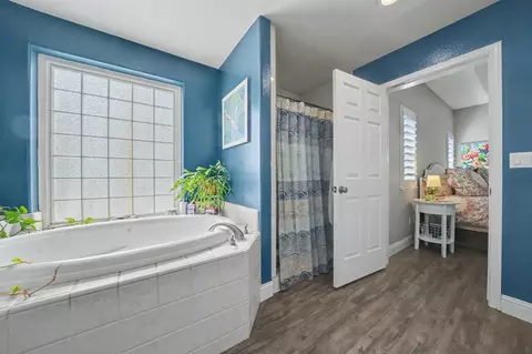 Bath - 32 Turnstone Ct, Wallace, CA 95254 photo 3 of 5