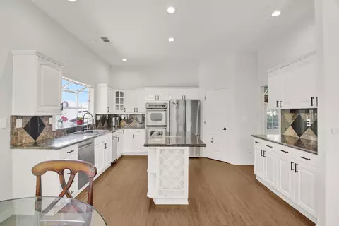 Kitchen - 2033 Northcrest Ct, Modesto, CA 95355 photo 4 of 6