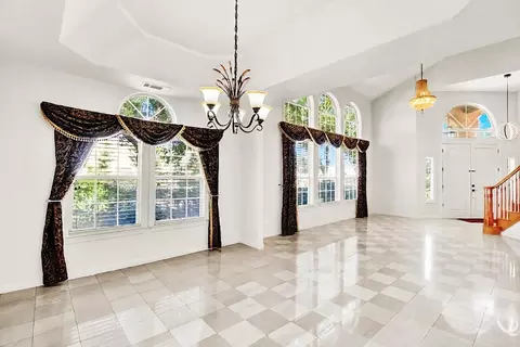 Living - 2033 Northcrest Ct, Modesto, CA 95355 photo 2 of 5
