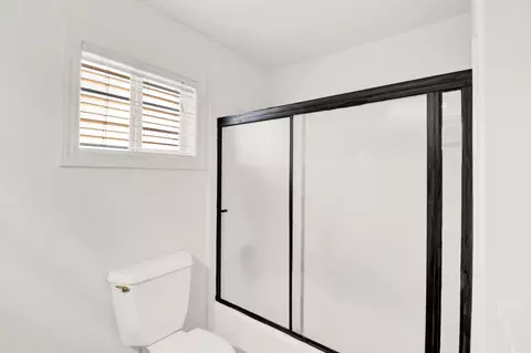 Bath - 2033 Northcrest Ct, Modesto, CA 95355 photo 5 of 6