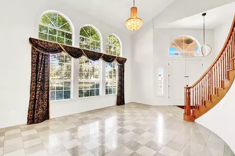 Living - 2033 Northcrest Ct, Modesto, CA 95355 photo 1 of 5
