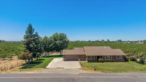5907 Crow Rd, Oakdale, CA 95361