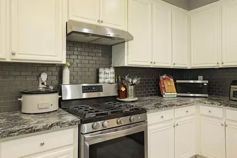 Kitchen - 4483 Lindsey Ln, Tracy, CA 95377 photo 4 of 13