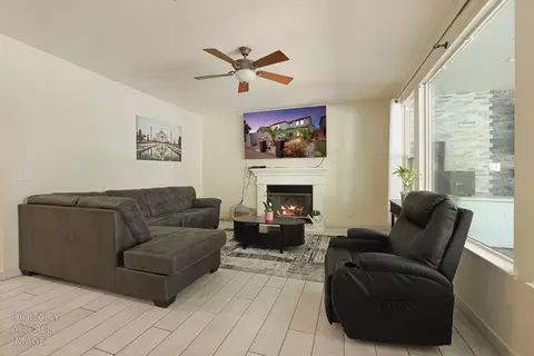 Living - 4483 Lindsey Ln, Tracy, CA 95377 photo 3 of 4