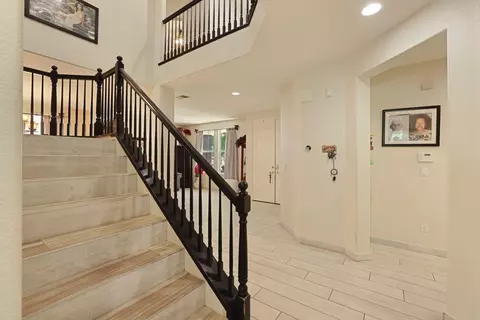 Entry Way - 4483 Lindsey Ln, Tracy, CA 95377 photo 4 of 9