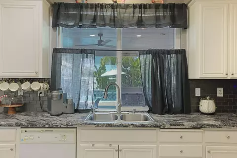Kitchen - 4483 Lindsey Ln, Tracy, CA 95377 photo 3 of 13