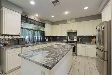 Kitchen - 4483 Lindsey Ln, Tracy, CA 95377 photo 2 of 13