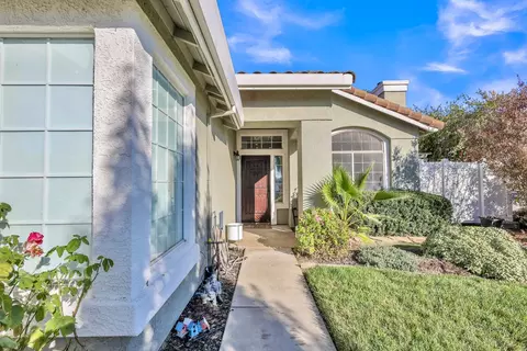 Exterior - 1080 Zumstein Dr, Ripon, CA 95366 photo 2 of 4