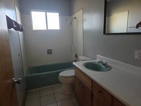 Bath - 225 Pine St, San Andreas, CA 95249 photo 1 of 2