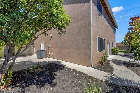 Exterior - 3904 Tropaz Ln, Tracy, CA 95377 photo 9 of 10