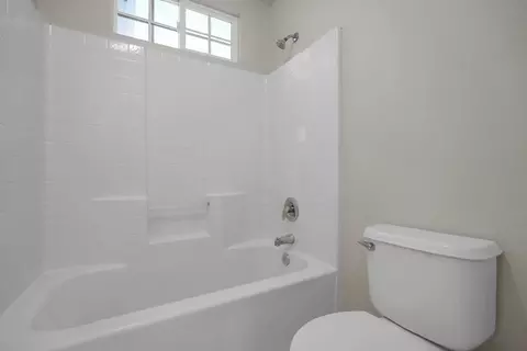 Bath - 3904 Tropaz Ln, Tracy, CA 95377 photo 2 of 4
