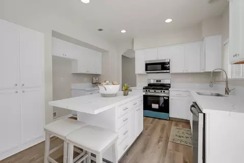 Kitchen - 3904 Tropaz Ln, Tracy, CA 95377 photo 2 of 3
