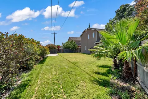 Exterior - 3904 Tropaz Ln, Tracy, CA 95377 photo 4 of 10
