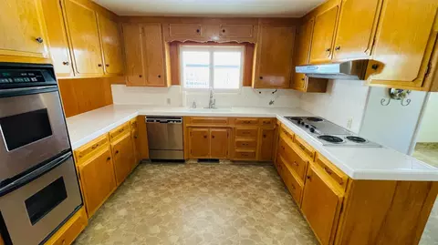Kitchen - 712 Leytonstone Ave, Modesto, CA 95355 photo 4 of 5