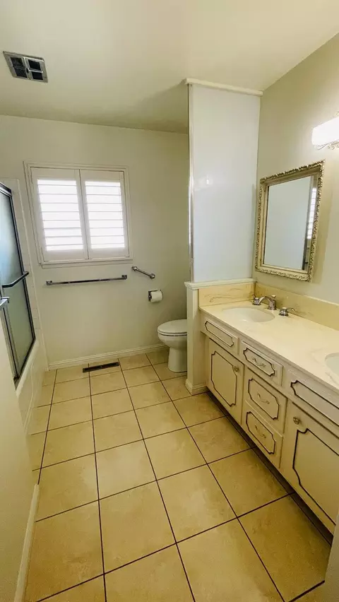 Bath - 712 Leytonstone Ave, Modesto, CA 95355 photo 2 of 3