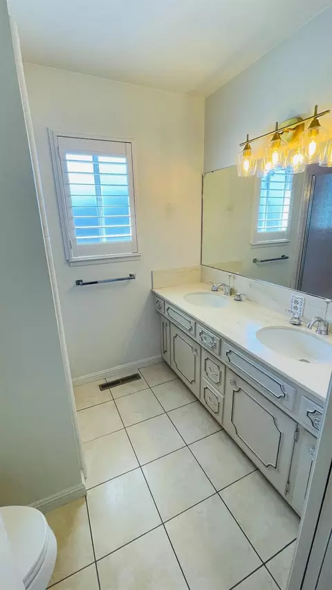 Bath - 712 Leytonstone Ave, Modesto, CA 95355 photo 3 of 3