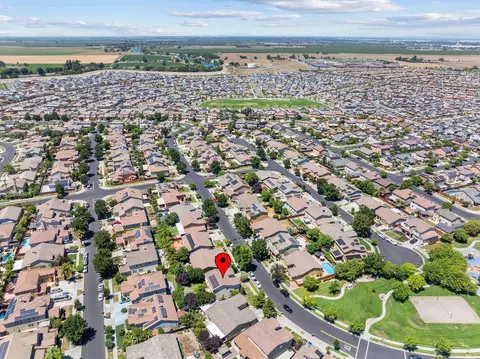 View/Area - 15939 Crescent Park Cir, Lathrop, CA 95330 photo 3 of 4