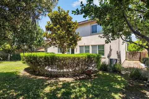 Exterior - 15939 Crescent Park Cir, Lathrop, CA 95330 photo 7 of 8