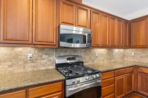 Kitchen - 15939 Crescent Park Cir, Lathrop, CA 95330 photo 5 of 5