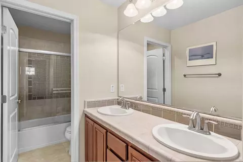 Bath - 15939 Crescent Park Cir, Lathrop, CA 95330 photo 3 of 5
