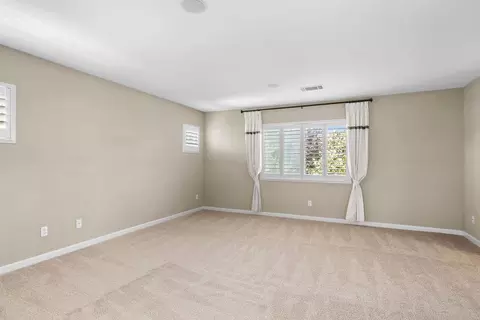 Bedroom - 15939 Crescent Park Cir, Lathrop, CA 95330 photo 4 of 11