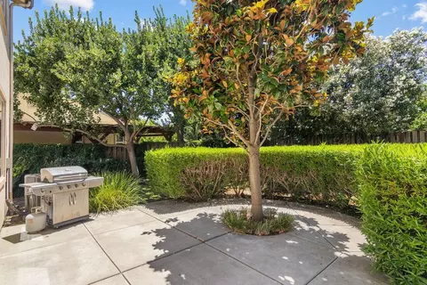 Exterior - 15939 Crescent Park Cir, Lathrop, CA 95330 photo 3 of 8