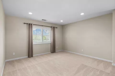 Bedroom - 15939 Crescent Park Cir, Lathrop, CA 95330 photo 3 of 11