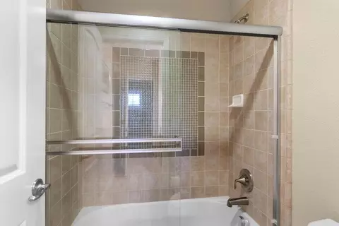 Bath - 15939 Crescent Park Cir, Lathrop, CA 95330 photo 5 of 5