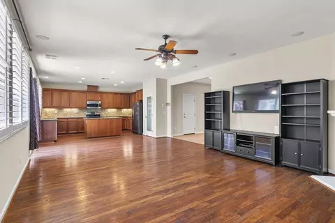 Living - 15939 Crescent Park Cir, Lathrop, CA 95330 photo 4 of 5
