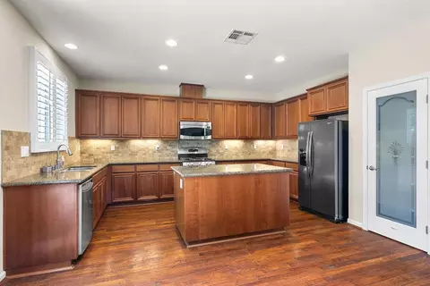 Kitchen - 15939 Crescent Park Cir, Lathrop, CA 95330 photo 1 of 5