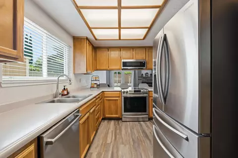 Kitchen - 301 Goldrun Dr, Modesto, CA 95354 photo 2 of 4
