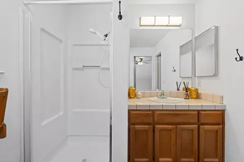 Bath - 301 Goldrun Dr, Modesto, CA 95354 photo 2 of 2