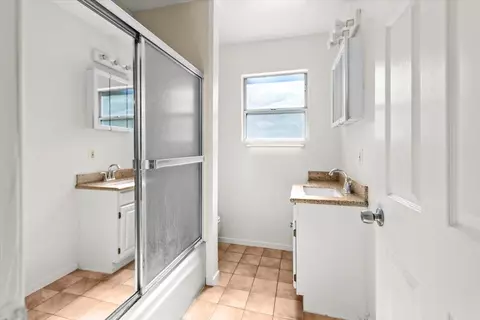 Bath - 1213 Adel St, Modesto, CA 95350 photo 1 of 4