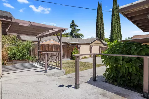 2109 Dee Ct, Modesto, CA 95350 photo 23