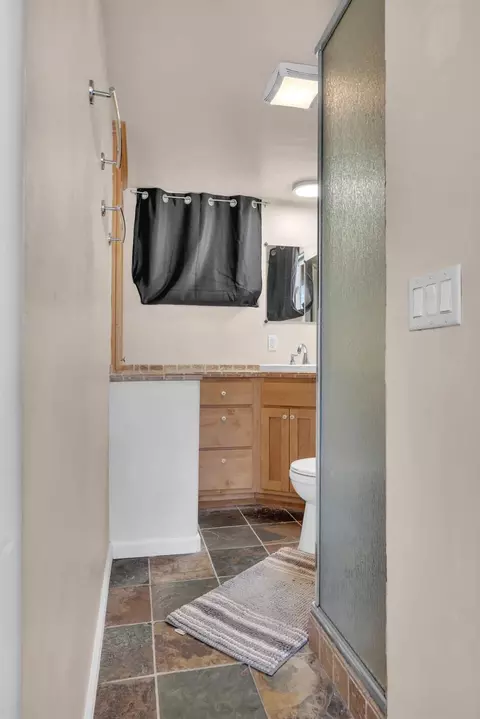 Bath - 981 Garden Loop, Placerville, CA 95667 photo 2 of 3