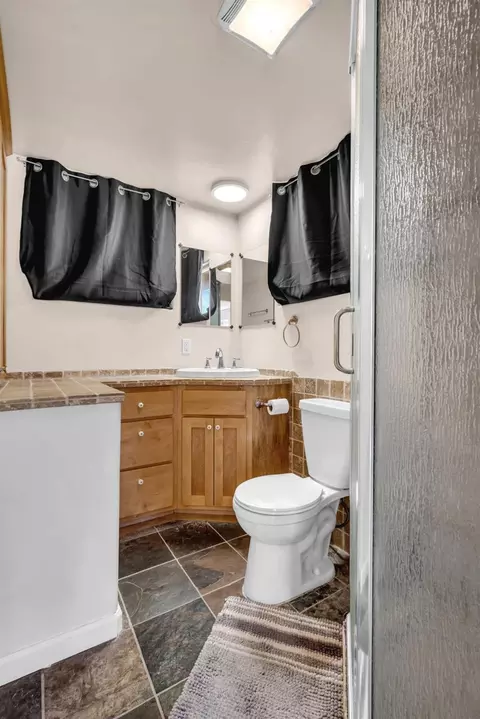 Bath - 981 Garden Loop, Placerville, CA 95667 photo 3 of 3