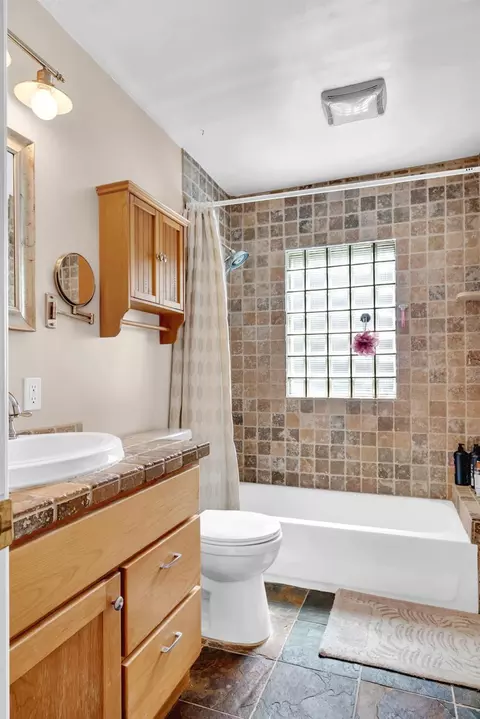 Bath - 981 Garden Loop, Placerville, CA 95667 photo 1 of 3