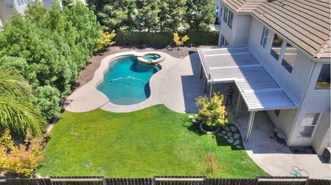 Exterior - 565 Bodeson Ct, Ripon, CA 95366 photo 8 of 14