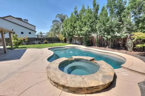 Exterior - 565 Bodeson Ct, Ripon, CA 95366 photo 9 of 14