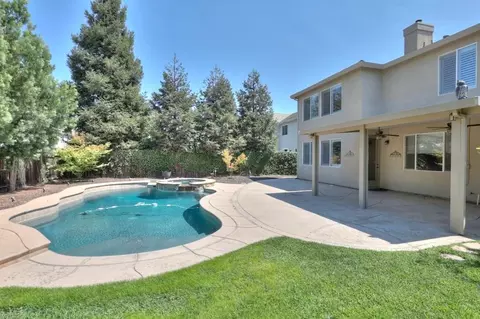 Exterior - 565 Bodeson Ct, Ripon, CA 95366 photo 1 of 14