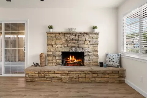 Living - 5545 Sapunor Way, Carmichael, CA 95608 photo 2 of 5